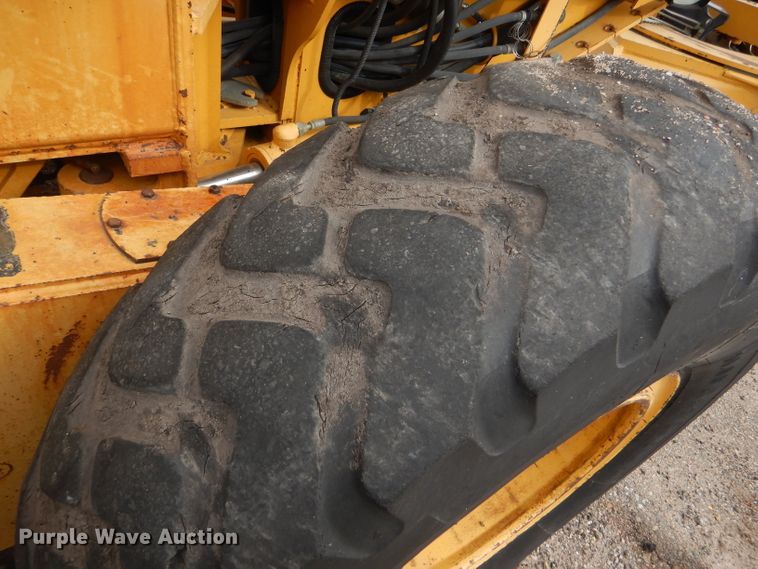 image for item DE4430 2001 John Deere 770CH motor grader