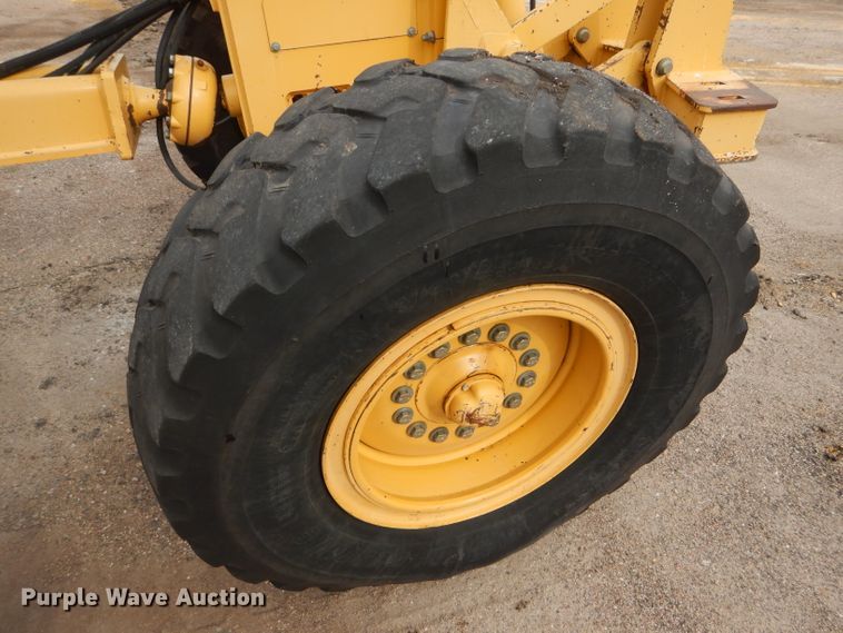 image for item DE4430 2001 John Deere 770CH motor grader