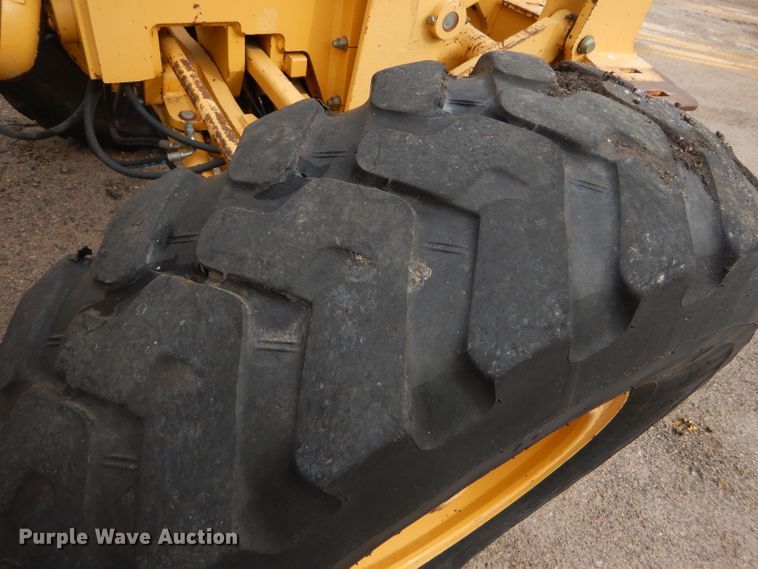 image for item DE4430 2001 John Deere 770CH motor grader