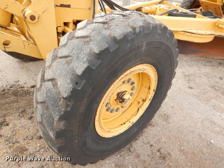 image for item DE4430 2001 John Deere 770CH motor grader