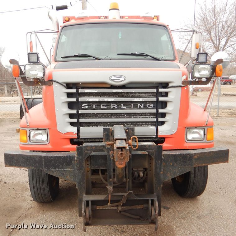 image for item DE4432 2001 Sterling LT7501 dump truck