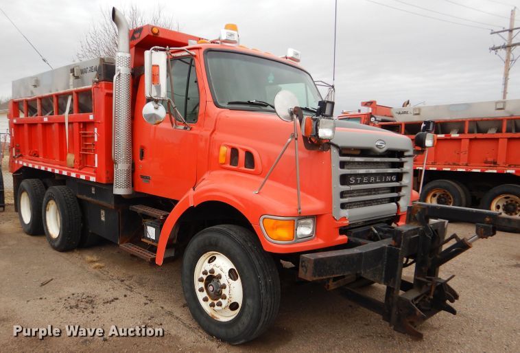 image for item DE4432 2001 Sterling LT7501 dump truck