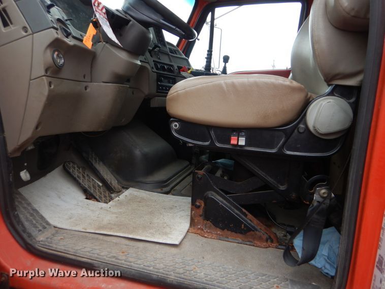 image for item DE4432 2001 Sterling LT7501 dump truck