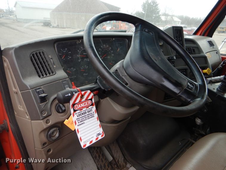 image for item DE4432 2001 Sterling LT7501 dump truck