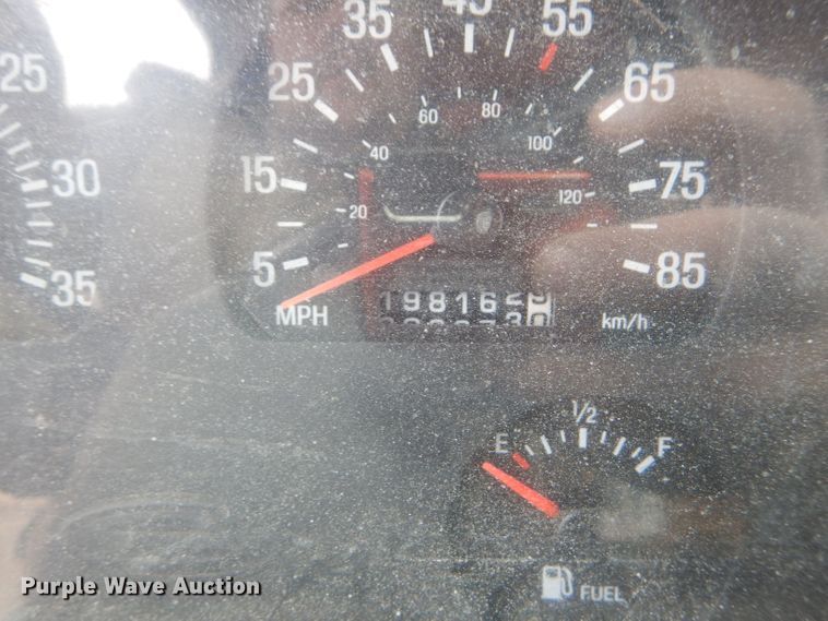 image for item DE4432 2001 Sterling LT7501 dump truck