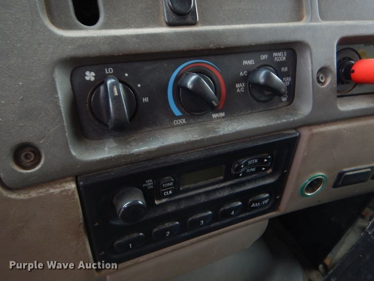 image for item DE4432 2001 Sterling LT7501 dump truck