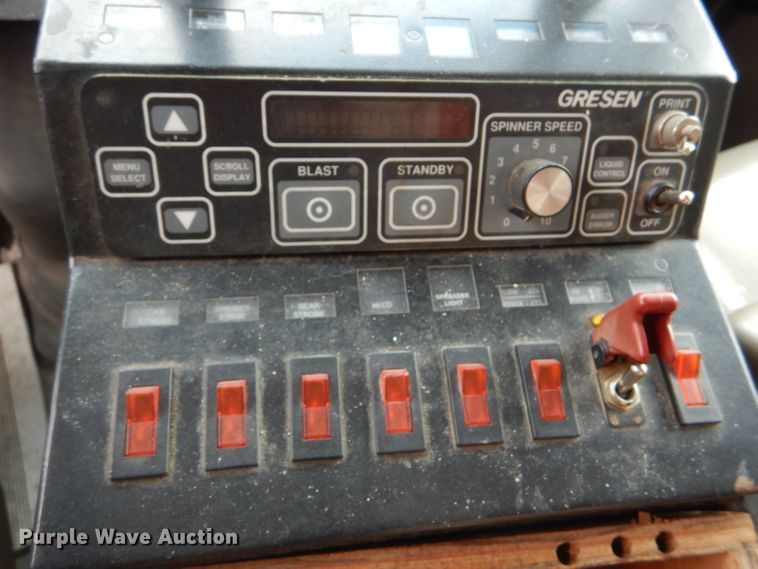 image for item DE4432 2001 Sterling LT7501 dump truck