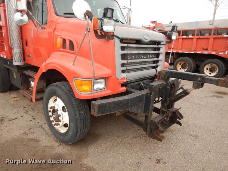 image for item DE4432 2001 Sterling LT7501 dump truck