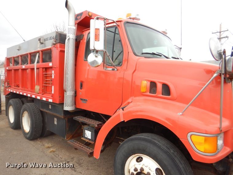 image for item DE4432 2001 Sterling LT7501 dump truck