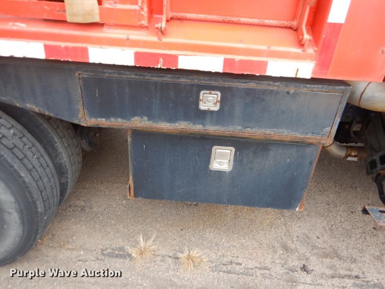 image for item DE4432 2001 Sterling LT7501 dump truck