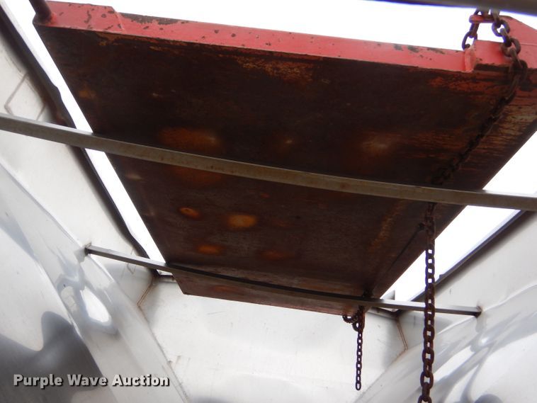 image for item DE4432 2001 Sterling LT7501 dump truck