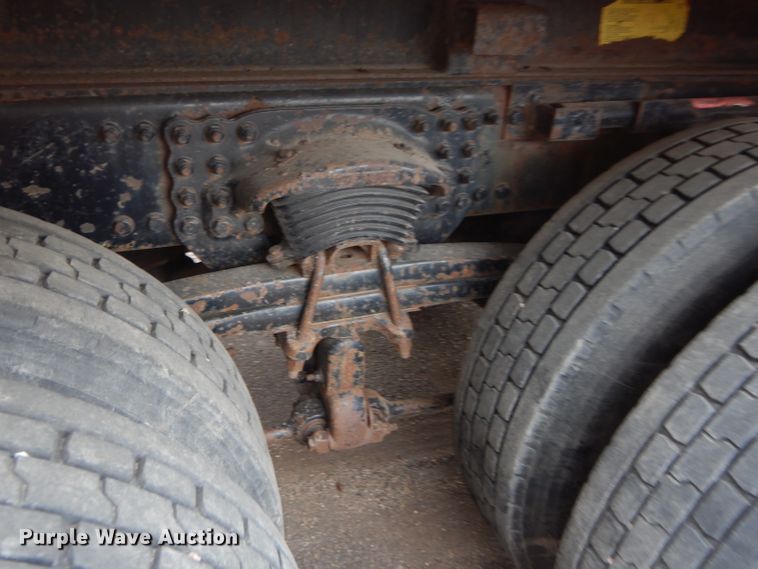 image for item DE4432 2001 Sterling LT7501 dump truck