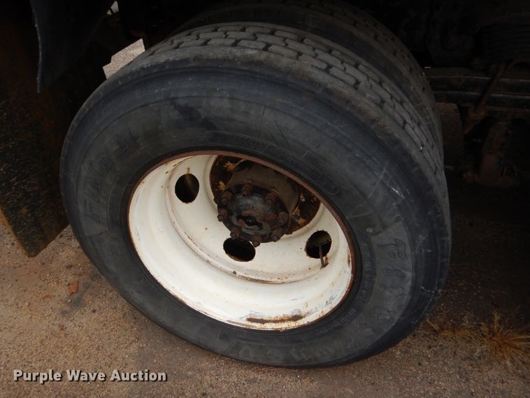 image for item DE4432 2001 Sterling LT7501 dump truck