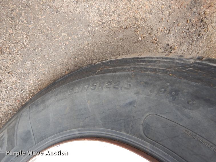 image for item DE4432 2001 Sterling LT7501 dump truck