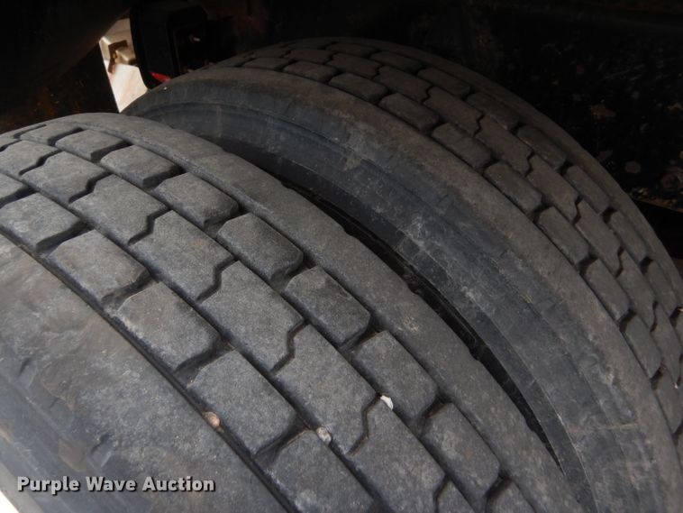 image for item DE4432 2001 Sterling LT7501 dump truck