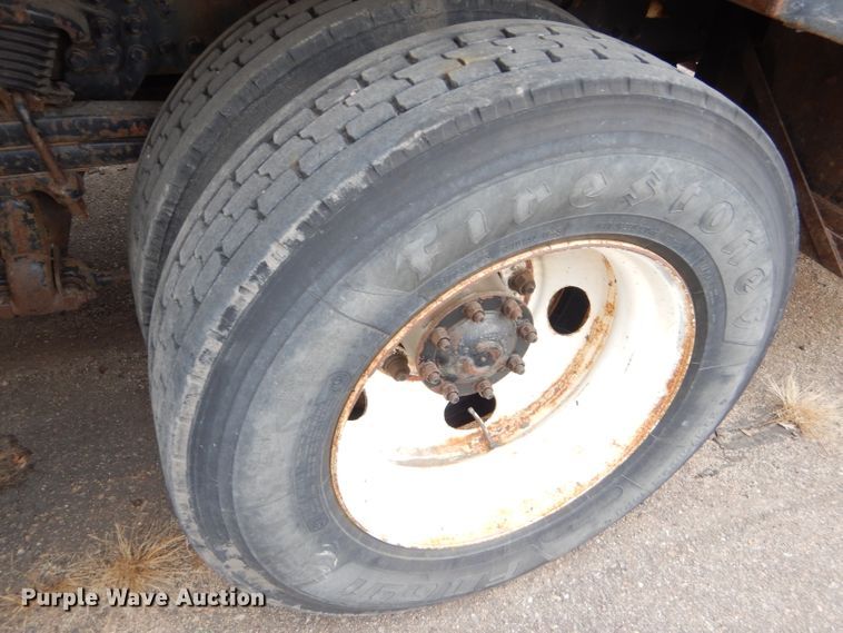 image for item DE4432 2001 Sterling LT7501 dump truck