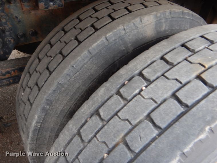 image for item DE4432 2001 Sterling LT7501 dump truck