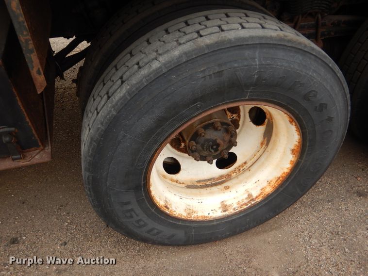 image for item DE4432 2001 Sterling LT7501 dump truck