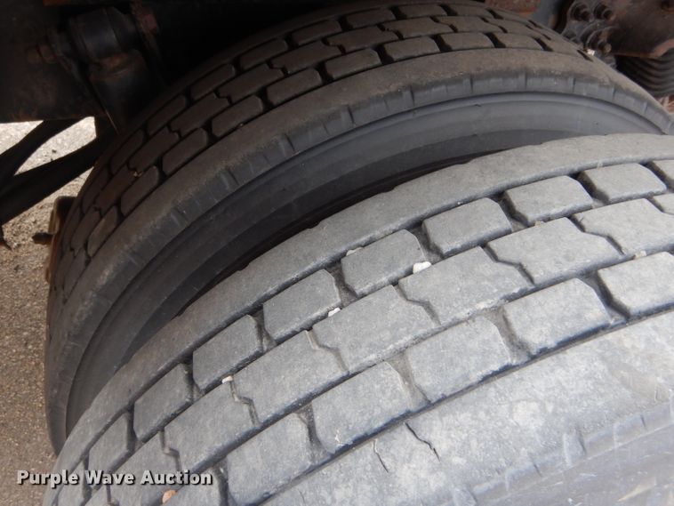 image for item DE4432 2001 Sterling LT7501 dump truck