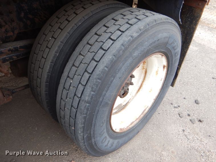 image for item DE4432 2001 Sterling LT7501 dump truck