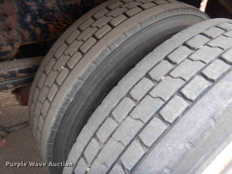 image for item DE4432 2001 Sterling LT7501 dump truck