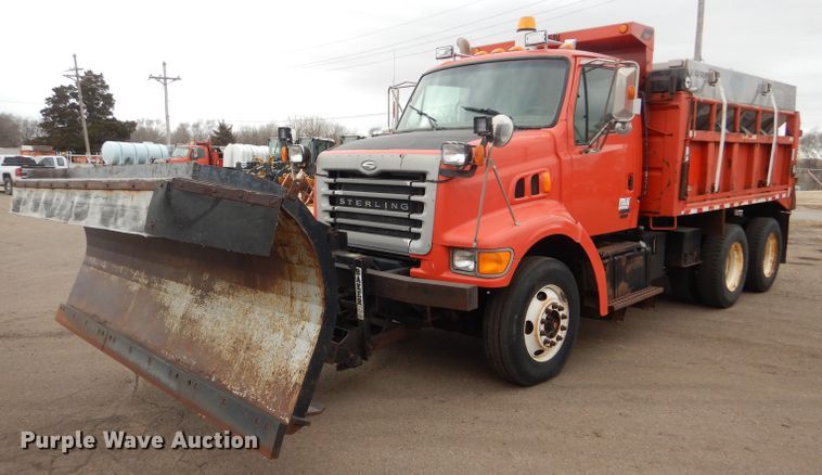 image for item DE4433 2001 Sterling LT7501 dump truck