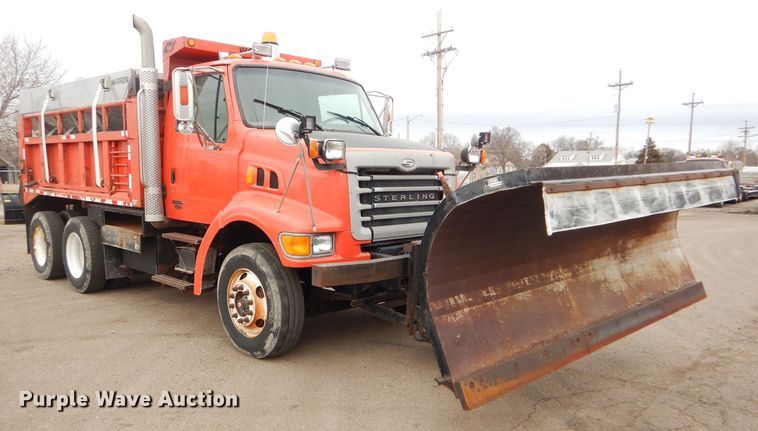 image for item DE4433 2001 Sterling LT7501 dump truck