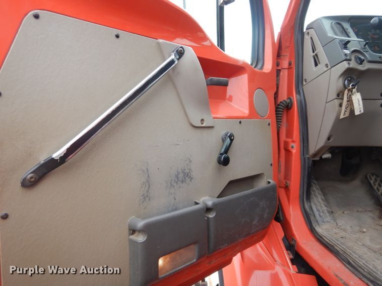 image for item DE4433 2001 Sterling LT7501 dump truck