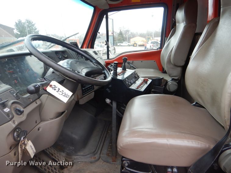 image for item DE4433 2001 Sterling LT7501 dump truck