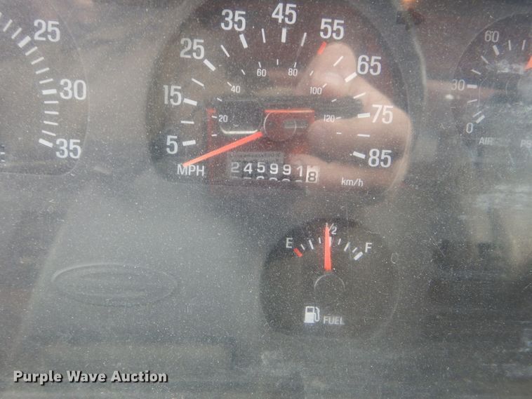 image for item DE4433 2001 Sterling LT7501 dump truck