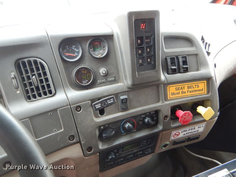 image for item DE4433 2001 Sterling LT7501 dump truck