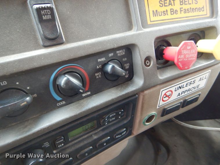 image for item DE4433 2001 Sterling LT7501 dump truck