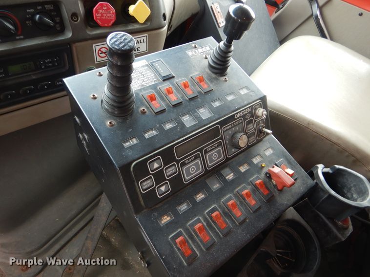 image for item DE4433 2001 Sterling LT7501 dump truck