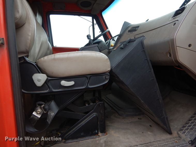 image for item DE4433 2001 Sterling LT7501 dump truck