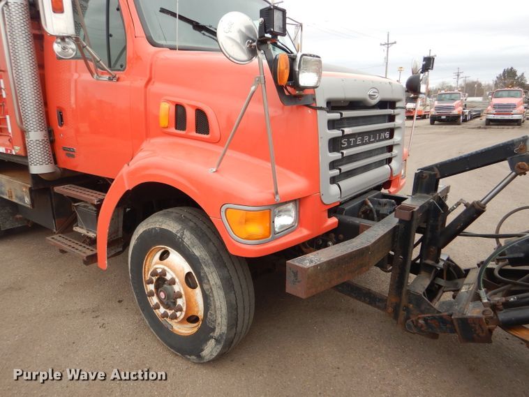 image for item DE4433 2001 Sterling LT7501 dump truck