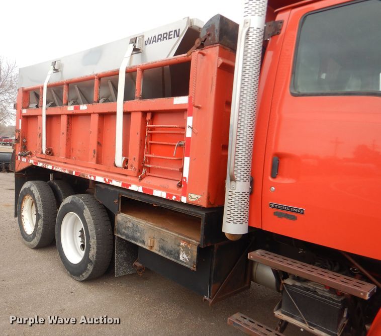 image for item DE4433 2001 Sterling LT7501 dump truck
