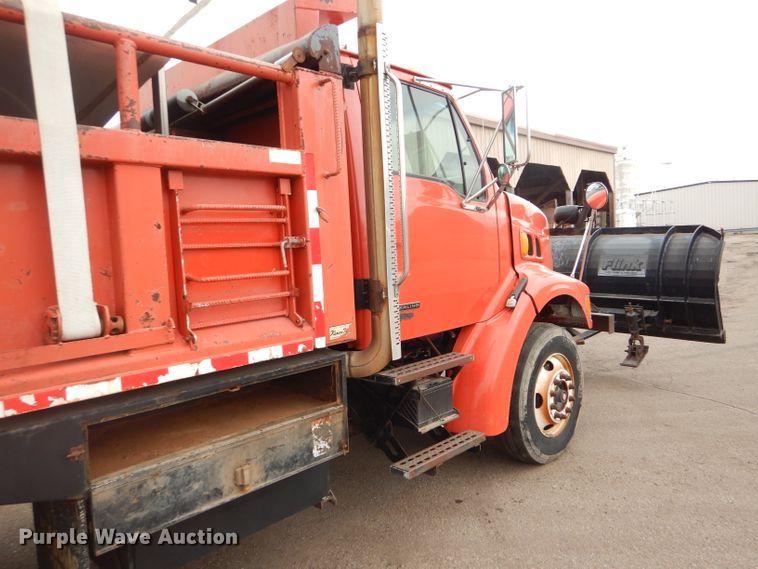 image for item DE4433 2001 Sterling LT7501 dump truck