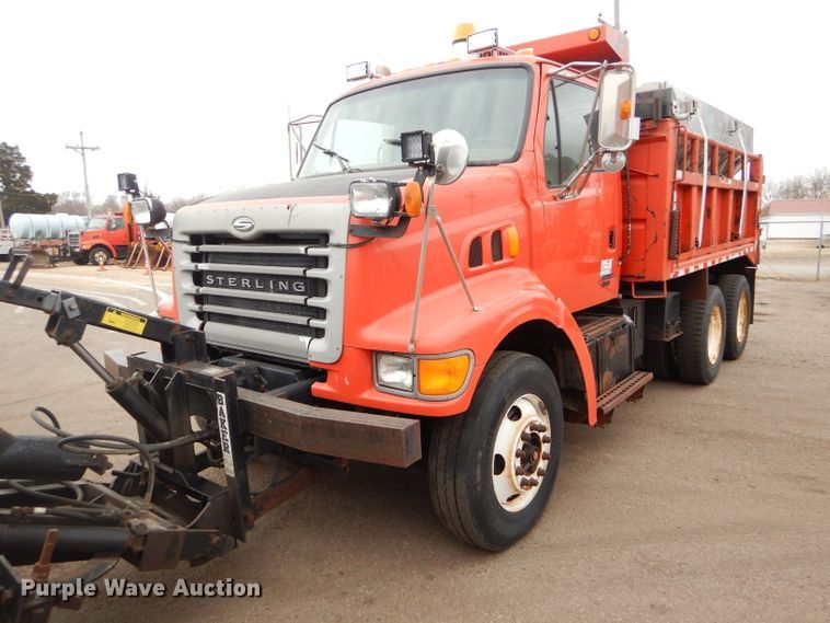 image for item DE4433 2001 Sterling LT7501 dump truck