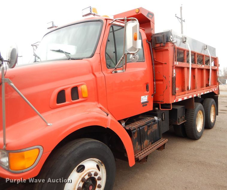 image for item DE4433 2001 Sterling LT7501 dump truck
