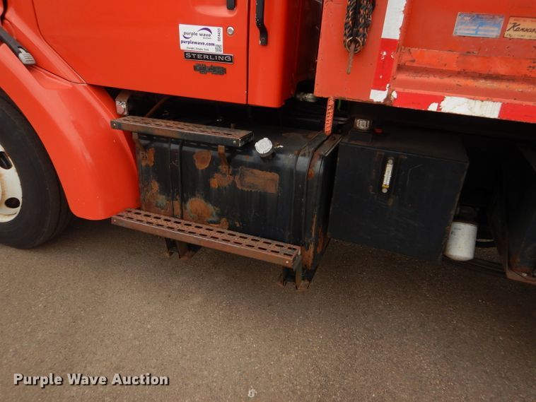 image for item DE4433 2001 Sterling LT7501 dump truck