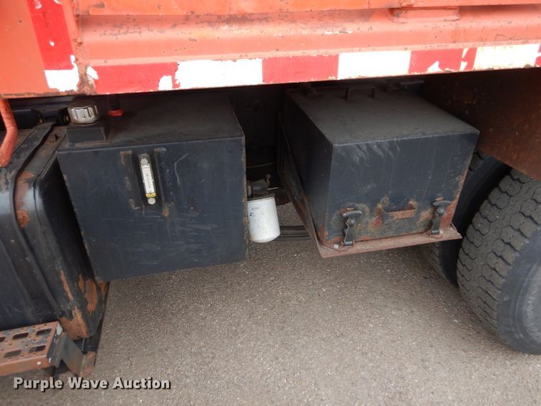 image for item DE4433 2001 Sterling LT7501 dump truck