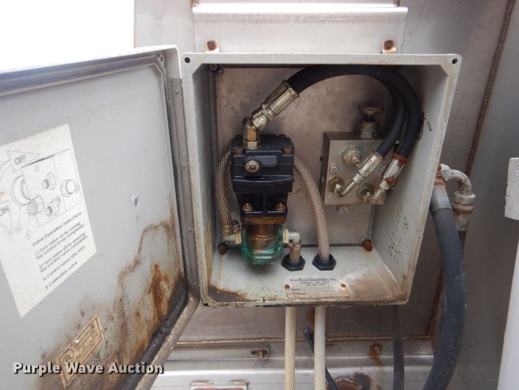 image for item DE4433 2001 Sterling LT7501 dump truck