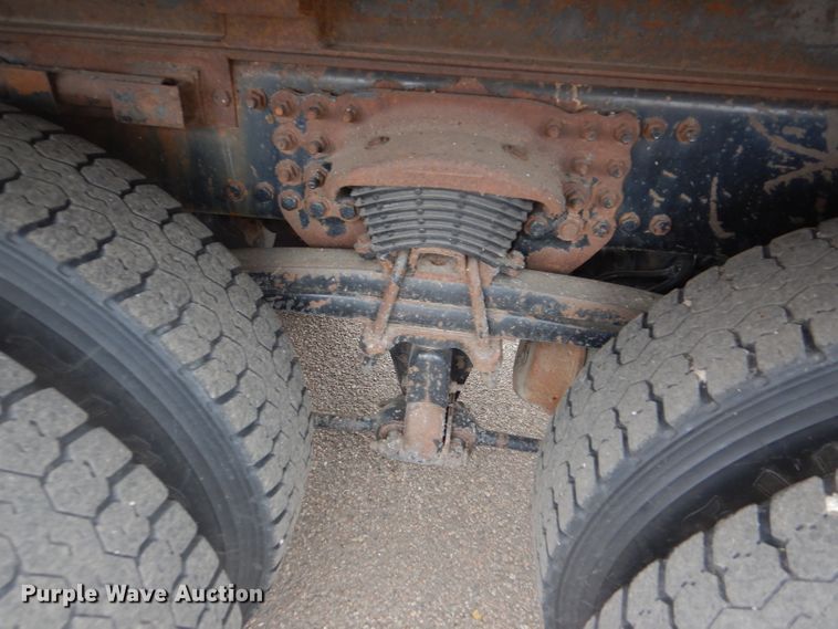 image for item DE4433 2001 Sterling LT7501 dump truck