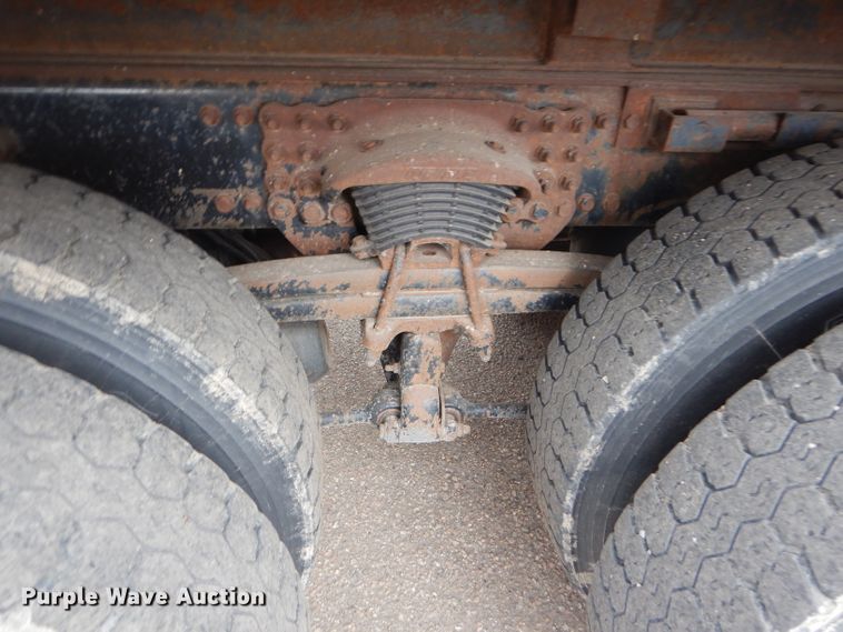 image for item DE4433 2001 Sterling LT7501 dump truck