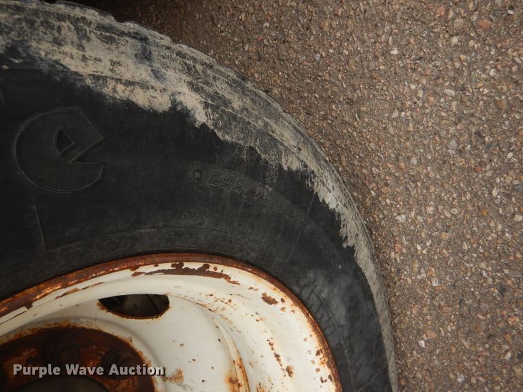 image for item DE4433 2001 Sterling LT7501 dump truck