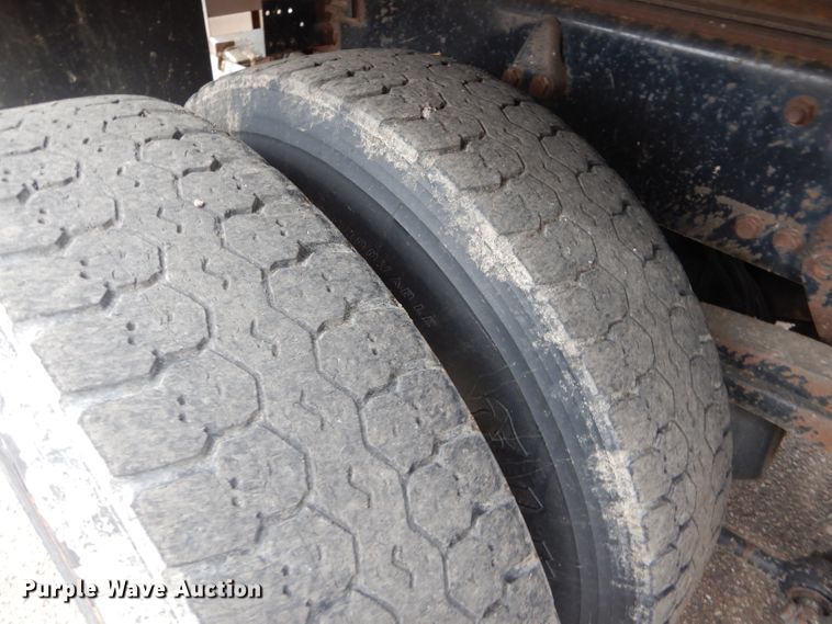 image for item DE4433 2001 Sterling LT7501 dump truck