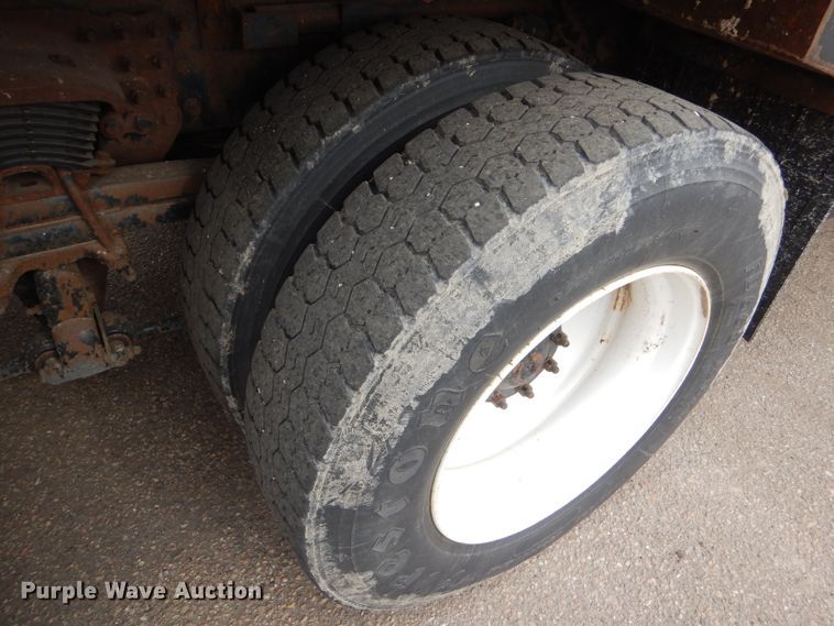 image for item DE4433 2001 Sterling LT7501 dump truck