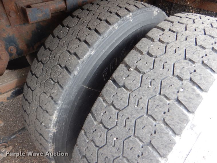 image for item DE4433 2001 Sterling LT7501 dump truck