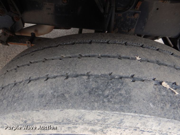 image for item DE4433 2001 Sterling LT7501 dump truck