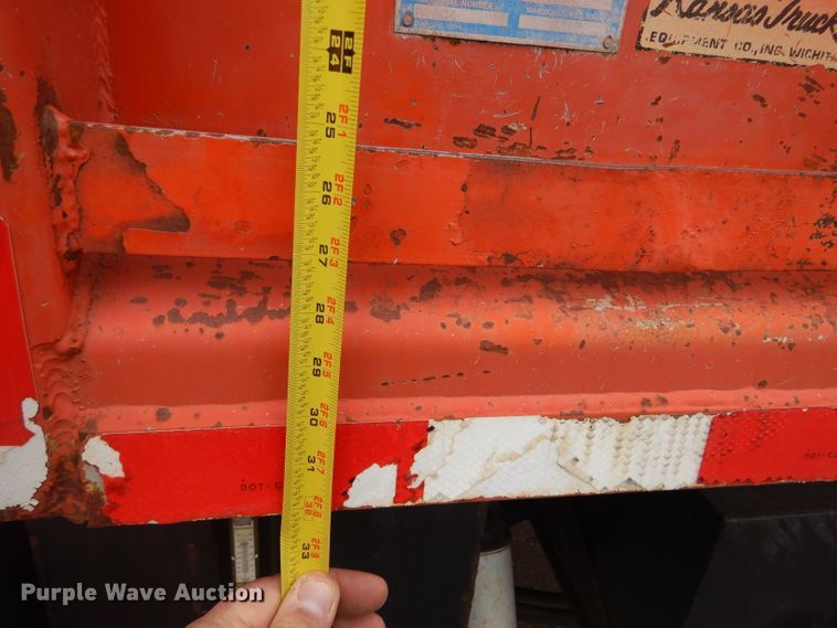 image for item DE4433 2001 Sterling LT7501 dump truck